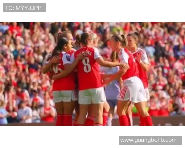 足球巨星变身女神魅力爆发球场之外的精彩瞬间